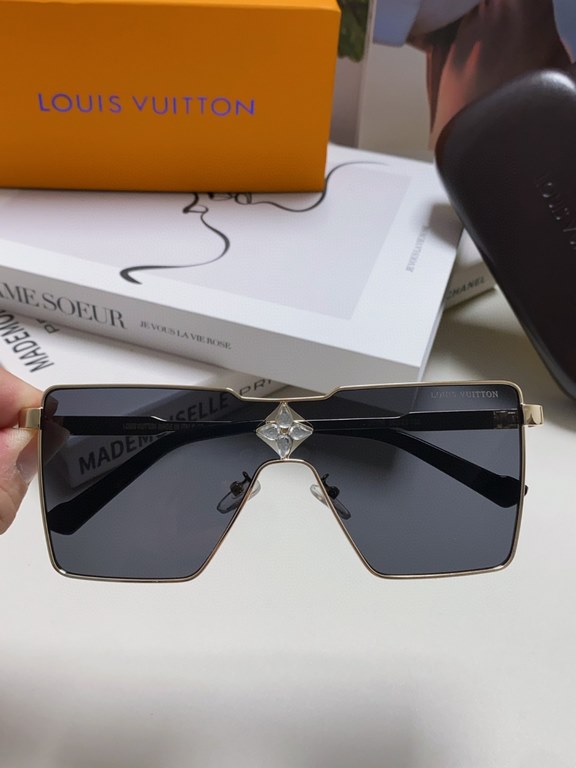 LV Louis Vuitton This year's latest fashion runway models Model Z1700U three-dimensional metal square paragraph one-piece design logo elegantly embellished pile head and lens embellished with diamonds  , can be painted f