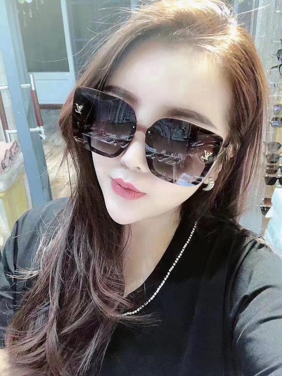 LV 2023 new spring Trendy explosion fashion box sunglasses high quality wear comfortable Net red tide models sunglasses Model L0893