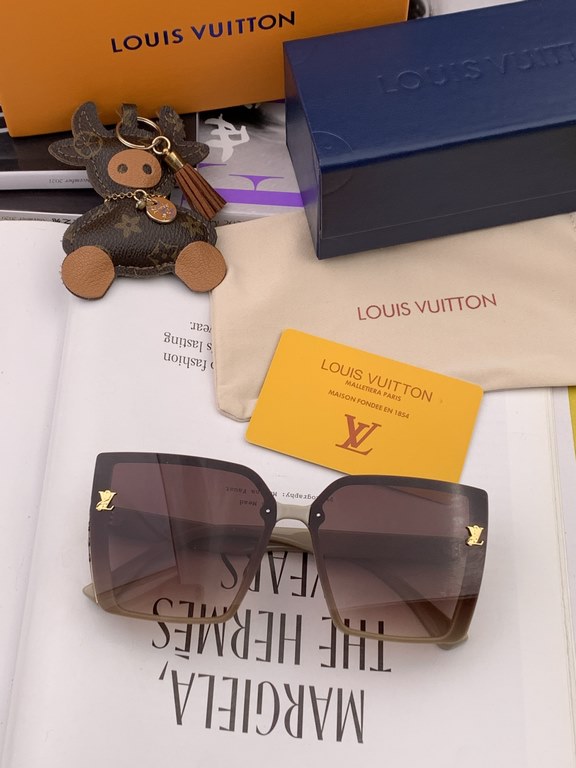 lv large frame sunglasses sunglasses classic box design, not pick face type, whether with a coat or dress are very temperament prevention UV Model Model L7230