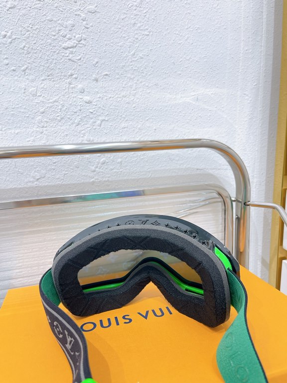 Lv ski goggles   new color