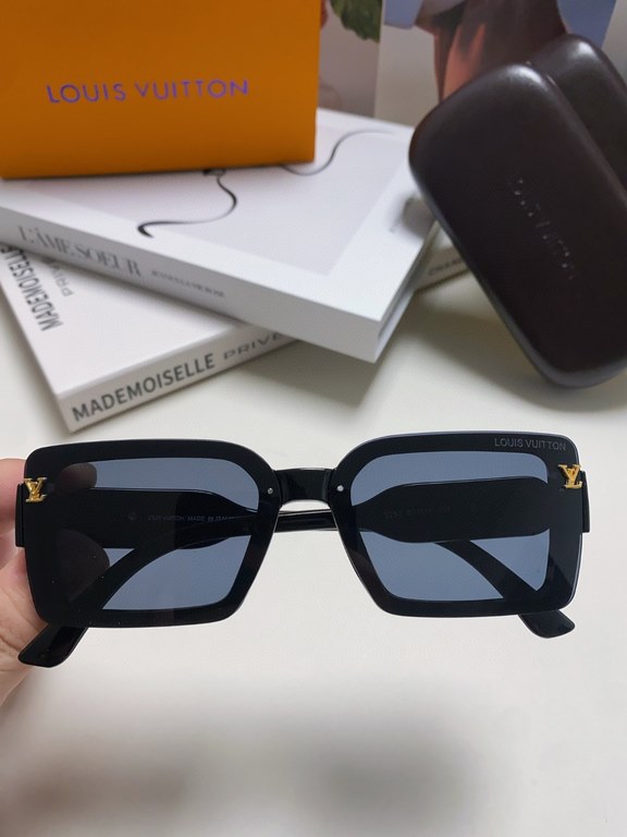 LV Louis Vuitton 2024 new sunglasses women's glasses Ms. driving with polarized sunglasses square box thin personality retro