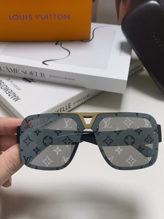 LV Louis Vuitton 2024 new fashion large frame sunglasses men and women universal net red with the same box sunglasses men tide Europe and the United States across the border