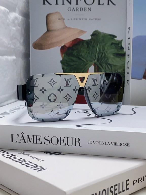 LV Louis Vuitton 2024 new fashion large frame sunglasses men and women universal net red with the same box sunglasses men tide Europe and the United States across the border