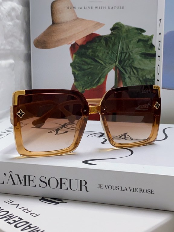 Lv Louis Vuitton 2024 new sunglasses fashion large frame sunglasses women's trend four-leaf clover legs anti-ultraviolet net red street shooting glasses