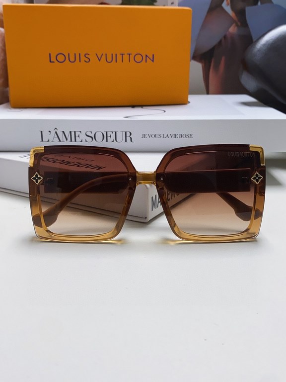 Lv Louis Vuitton 2024 new sunglasses fashion large frame sunglasses women's trend four-leaf clover legs anti-ultraviolet net red street shooting glasses