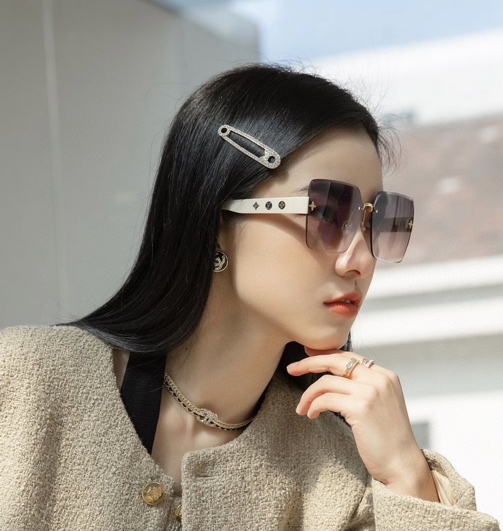 lv large frame sunglasses sunglasses classic box design, not pick face type, whether with a coat or dress are very temperament prevention UV Model L5970