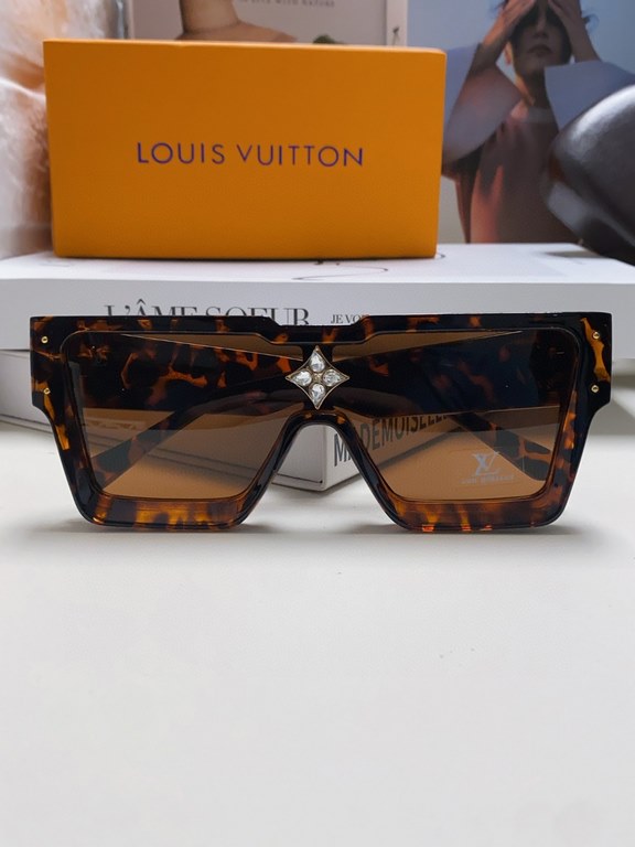 LV Louis Vuitton European and American large frame one-piece sunglasses Wang Hedi the same street beat tide cool glasses fashion inlaid diamond square men and women sunglasses