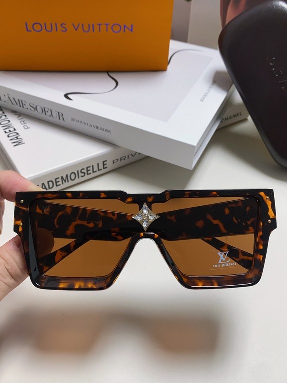 LV Louis Vuitton European and American large frame one-piece sunglasses Wang Hedi the same street beat tide cool glasses fashion inlaid diamond square men and women sunglasses