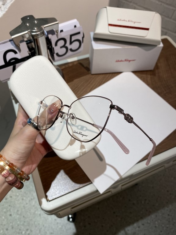 Salvatore ferragam Ferragam SF2214 polygonal frame myopia glasses  Plain glasses High quality Not picky face Know the goods to come Size 55-16-145 Women's Eyeglasses