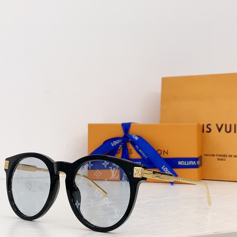 Round frame LOUIS VUITTON Ref Z1671 The SpringSummer men's eyewear collection is brand new. The rugged acetate frame is balanced by slim temples, with the Louis Vuitton logo and Monogram motif paying homage to the brand'