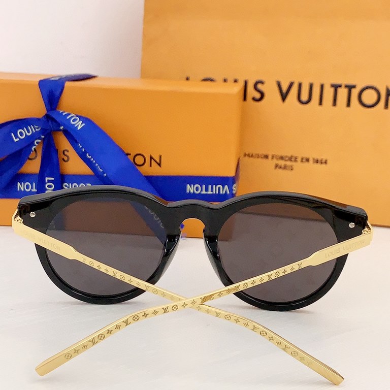 Round frame LOUIS VUITTON Ref Z1671 The SpringSummer men's eyewear collection is brand new. The rugged acetate frame is balanced by slim temples, with the Louis Vuitton logo and Monogram motif paying homage to the brand'