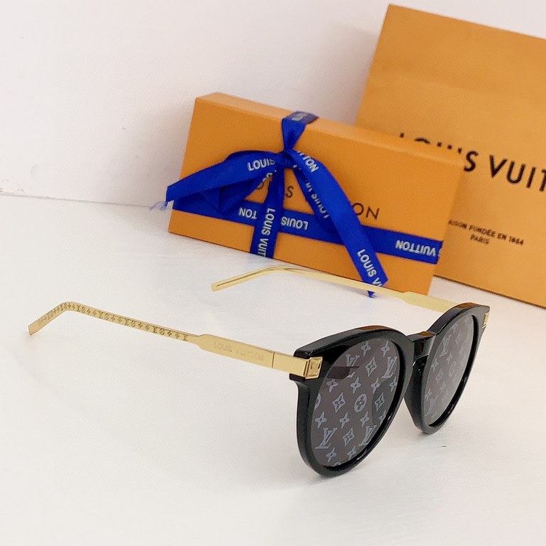 Round frame LOUIS VUITTON Ref Z1671 The SpringSummer men's eyewear collection is brand new. The rugged acetate frame is balanced by slim temples, with the Louis Vuitton logo and Monogram motif paying homage to the brand'