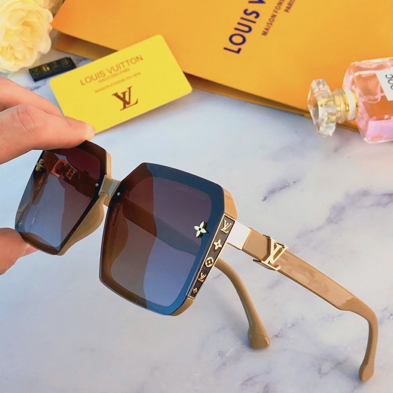 LV beach photo large round face suitable sunglasses female models small face summer premium sense show face small driving sunscreen UV