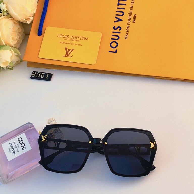 LV Europe and the United States square sunglasses 2023 new female ins beach anti-ultraviolet fashion big face show face small sunglasses