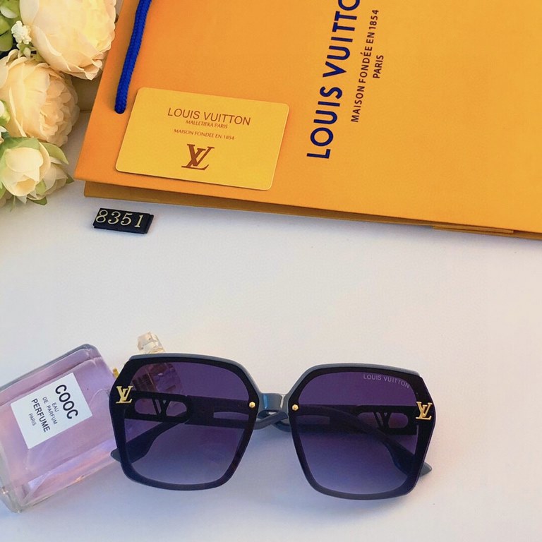 LV Europe and the United States square sunglasses 2023 new female ins beach anti-ultraviolet fashion big face show face small sunglasses