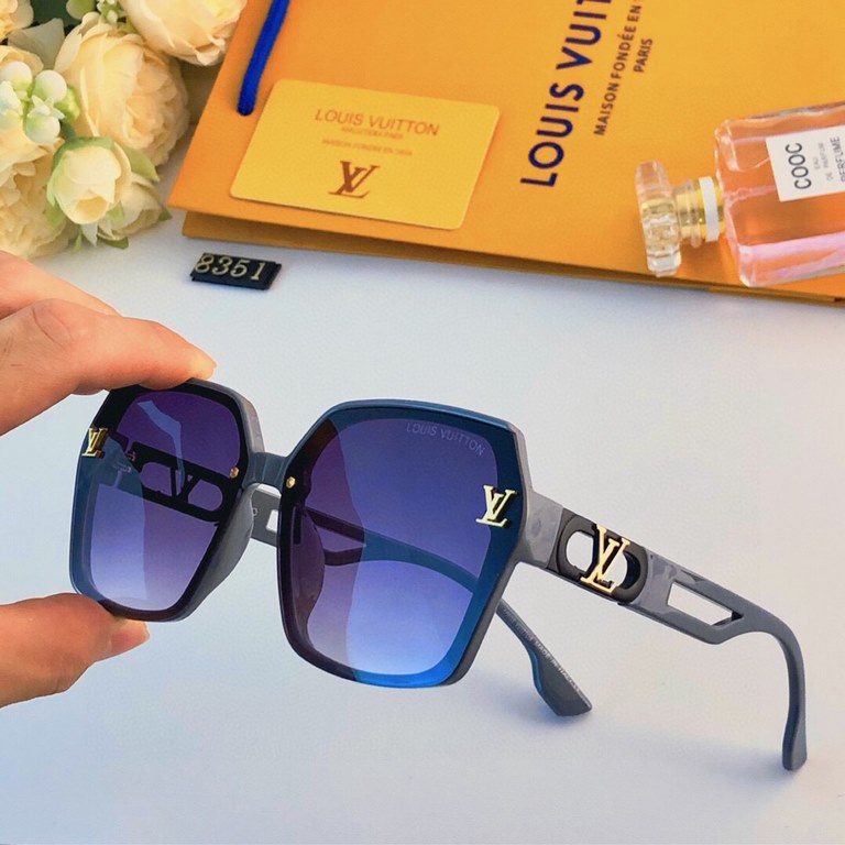 LV Europe and the United States square sunglasses 2023 new female ins beach anti-ultraviolet fashion big face show face small sunglasses