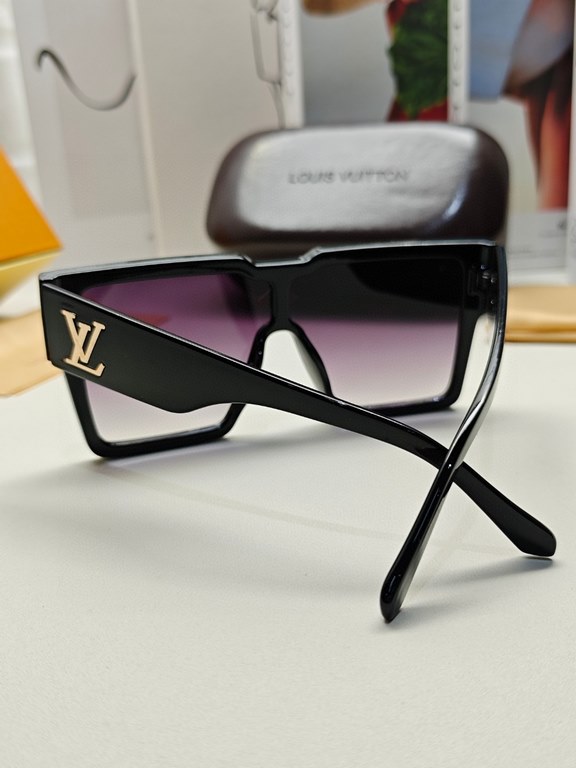 lv Louis Vuitton Wang Hedi large frame sunglasses sunglasses classic box design, not pick face type, whether with a coat or dress are very obvious temperament prevention UV