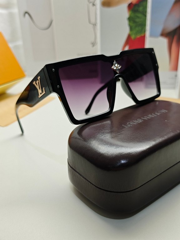 lv Louis Vuitton Wang Hedi large frame sunglasses sunglasses classic box design, not pick face type, whether with a coat or dress are very obvious temperament prevention UV