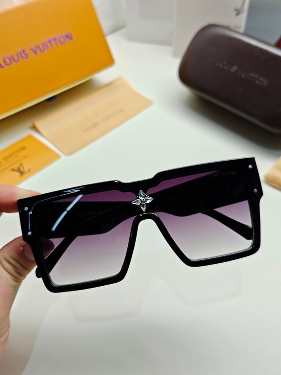 lv Louis Vuitton Wang Hedi large frame sunglasses sunglasses classic box design, not pick face type, whether with a coat or dress are very obvious temperament prevention UV