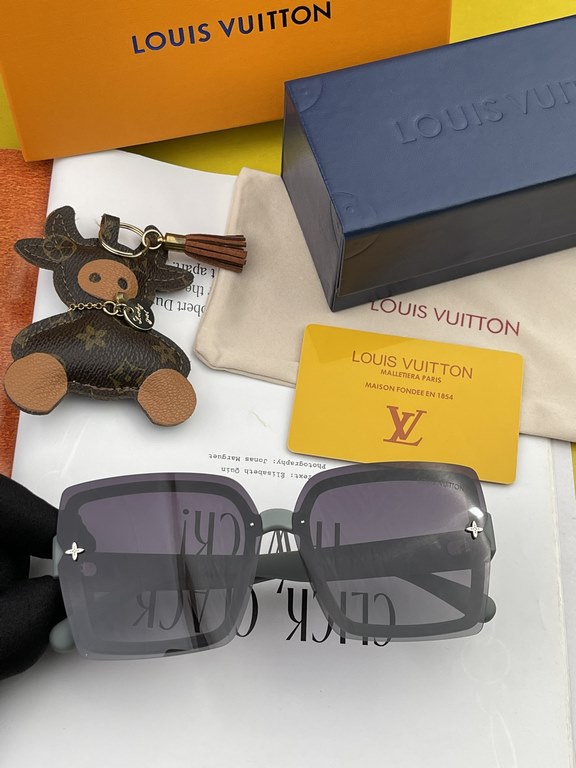 lv large frame sunglasses sunglasses classic box design, not pick face type, whether with a coat or dress are very temperament prevention UV Model L7291