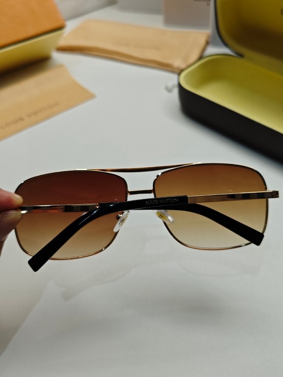 LV Louis Vuitton Sunglasses can be matched with near with myopia metal sunglasses men's fashion retro sunshade square frame glasses double beam sunglasses female models