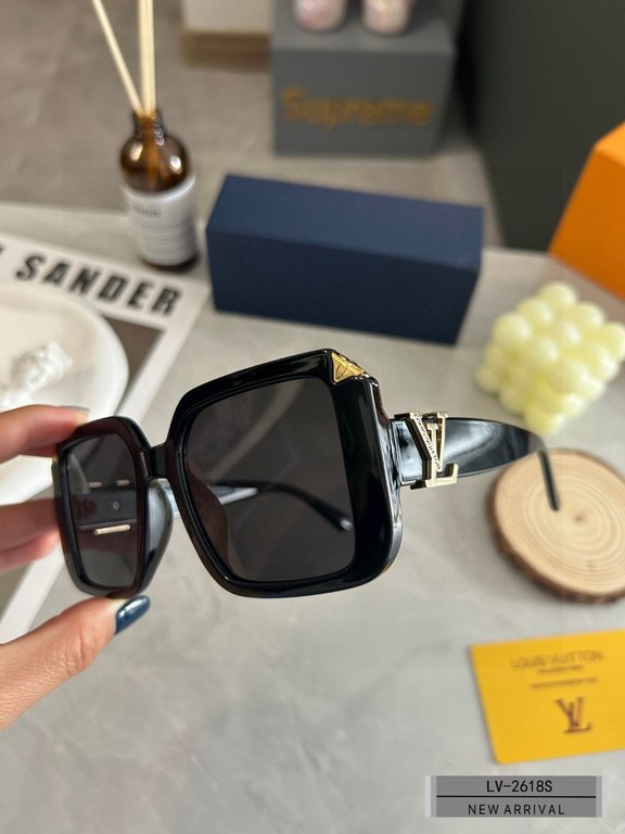 . [Louis Vuitton - LV . [Polaroid Resin Polarized Lenses]  .  . [PC Frames-Lightweight and comfortable to wear] .  . [size 59-17-146] .  . [ 2023 new Dior sunglasses to reduce the burden of glare, blocking harmful light 