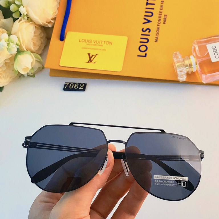 LV sunglasses men's new large face trend fashion polarized driving glasses super cool double beam sunscreen UV sunglasses