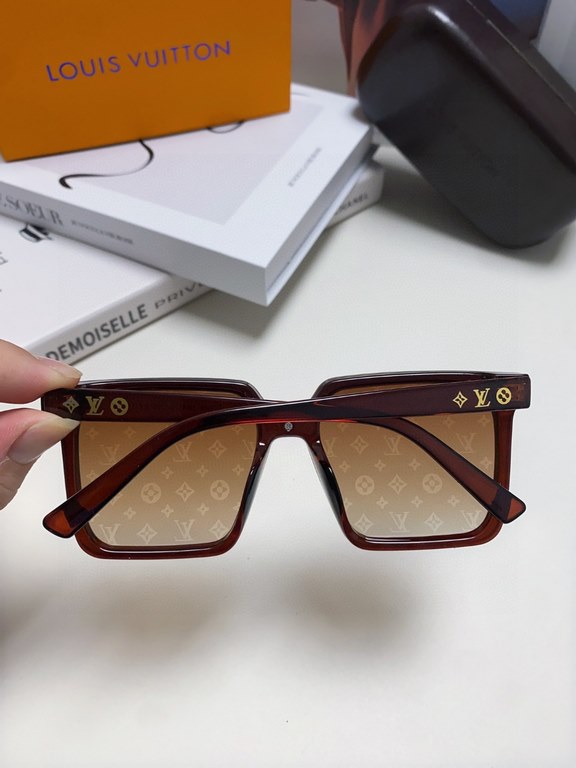 LV sunglasses Men's sunglasses   Women's sunglasses   good looking on the face super atmosphere show face small, small full print will not have the feeling of rustic thugs, men and women can take, very fashionable #LV su