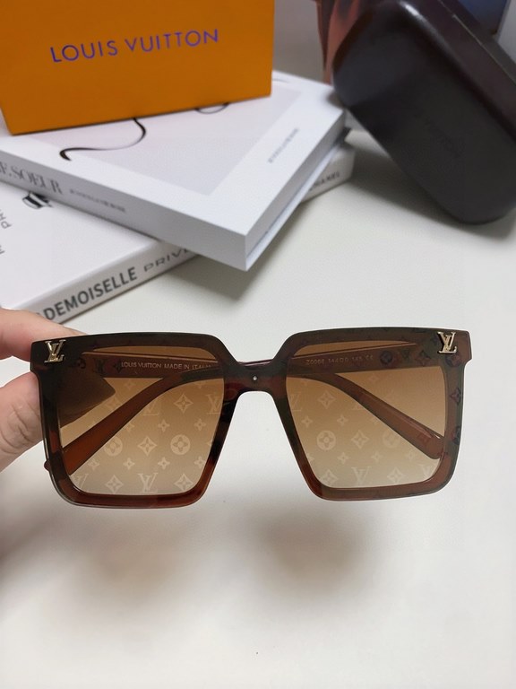 LV sunglasses Men's sunglasses   Women's sunglasses   good looking on the face super atmosphere show face small, small full print will not have the feeling of rustic thugs, men and women can take, very fashionable #LV su