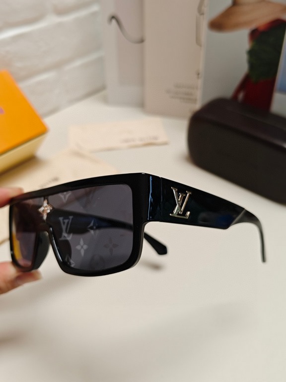 LV Louis Vuitton 2024 Europe and the United States men and women face cover thin new tide anti-ultraviolet all-in-one wind sunglasses sunglasses net red sunglasses super goggles