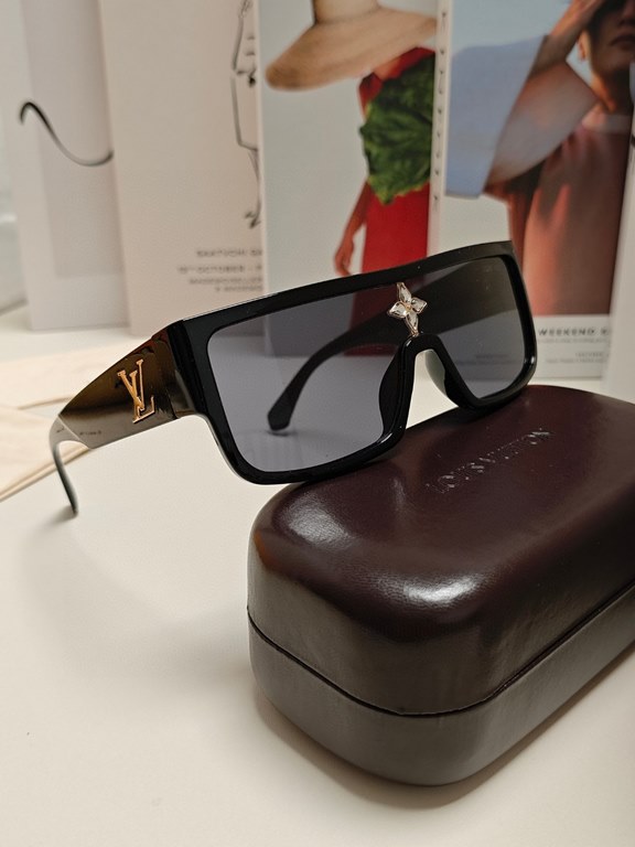 LV Louis Vuitton 2024 Europe and the United States men and women face cover thin new tide anti-ultraviolet all-in-one wind sunglasses sunglasses net red sunglasses super goggles