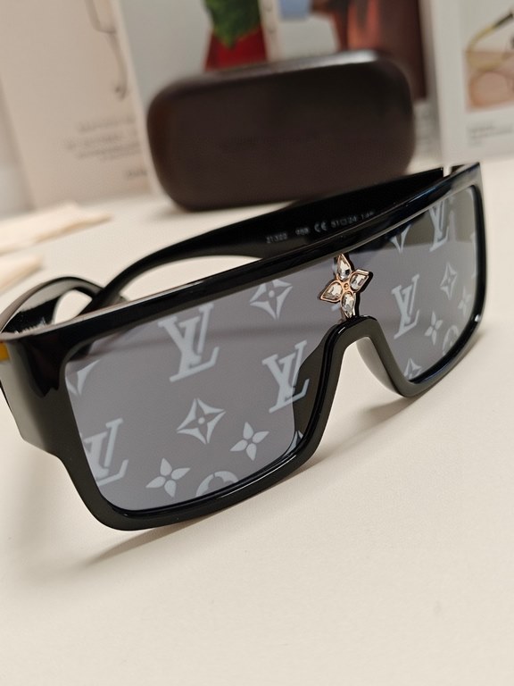 LV Louis Vuitton 2024 Europe and the United States men and women face cover thin new tide anti-ultraviolet all-in-one wind sunglasses sunglasses net red sunglasses super goggles