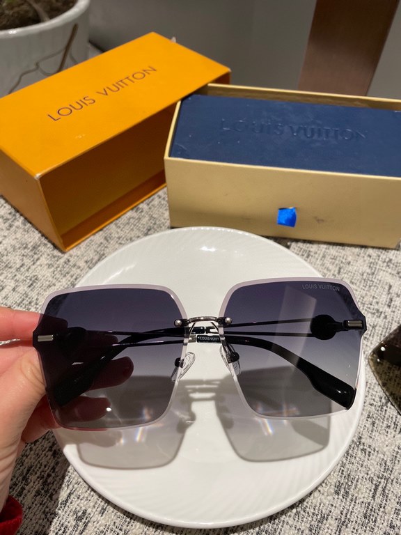 P high version hd nylon polarized sunglasses2024 New lv! New model shipping! New model shipment!Model 3304#DESCRIPTION Women's high-definition nylon polarized sunglasses     High-quality rimless TR-synthetic frames Fashi