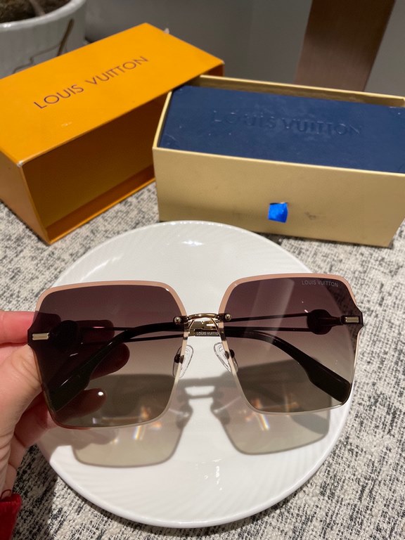 P high version hd nylon polarized sunglasses2024 New lv! New model shipping! New model shipment!Model 3304#DESCRIPTION Women's high-definition nylon polarized sunglasses     High-quality rimless TR-synthetic frames Fashi