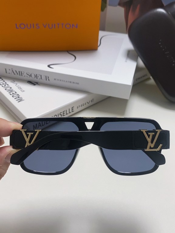 LV Louis Vuitton 2024 new fashion large frame sunglasses men and women universal net red with the same box sunglasses men tide Europe and the United States across the border