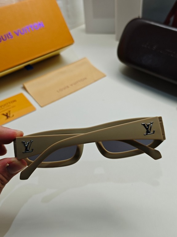 LV Louis Vuitton 2024 new Pixel digital letters sunglasses Wang Jiaer Huang Zi Hongfan Wang Hedi the same sunglasses in Europe and the United States big-name celebrities with the same retro literary sunglasses fashion st