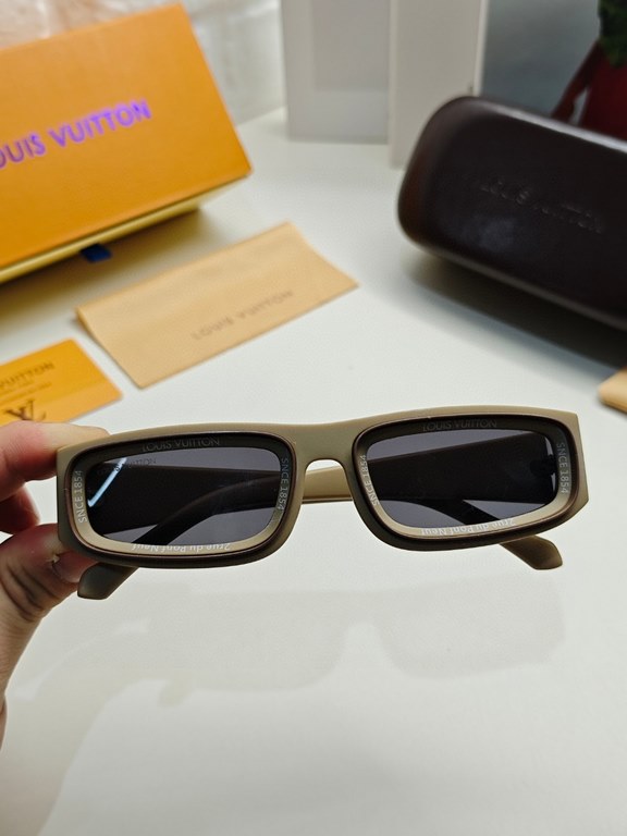 LV Louis Vuitton 2024 new Pixel digital letters sunglasses Wang Jiaer Huang Zi Hongfan Wang Hedi the same sunglasses in Europe and the United States big-name celebrities with the same retro literary sunglasses fashion st