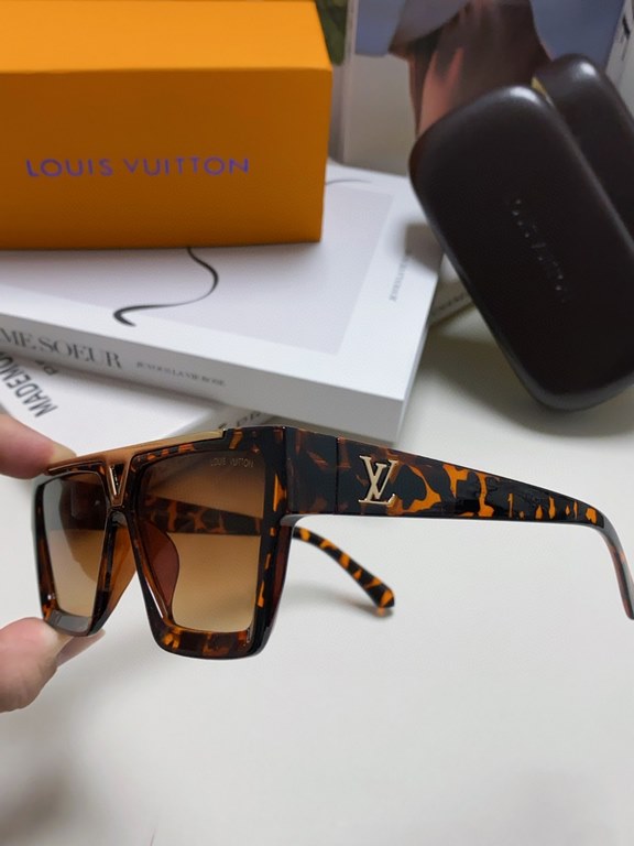 Lv Men's SunglassesLv this series of sunglasses are very good to see the hand in kind especially texture low-key luxury feeling ~ small to 20 little puppy big to 50-year-old uncle can handle!