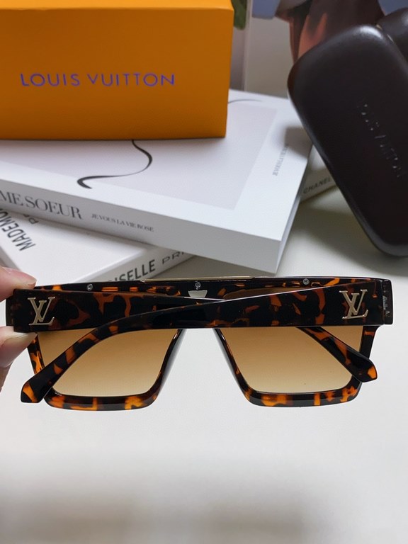 Lv Men's SunglassesLv this series of sunglasses are very good to see the hand in kind especially texture low-key luxury feeling ~ small to 20 little puppy big to 50-year-old uncle can handle!