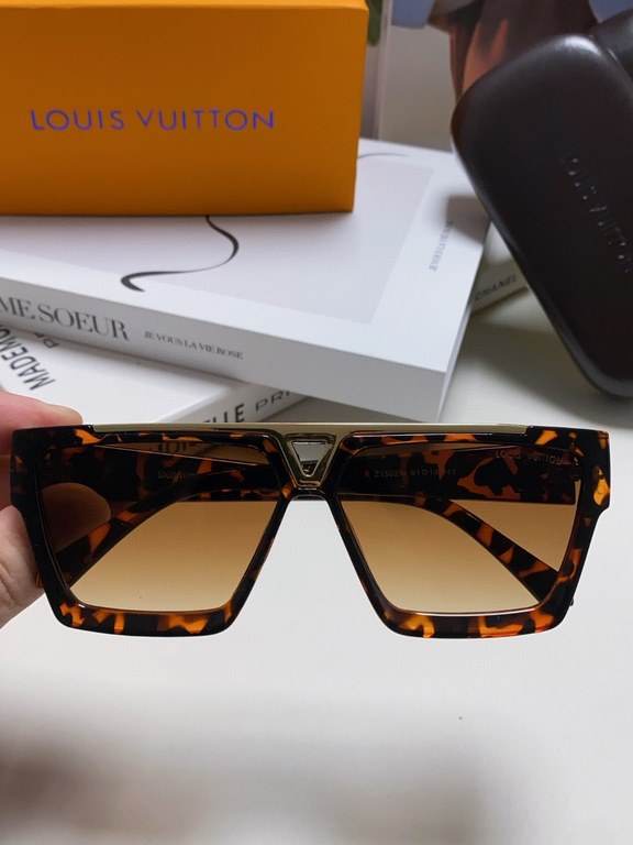 Lv Men's SunglassesLv this series of sunglasses are very good to see the hand in kind especially texture low-key luxury feeling ~ small to 20 little puppy big to 50-year-old uncle can handle!