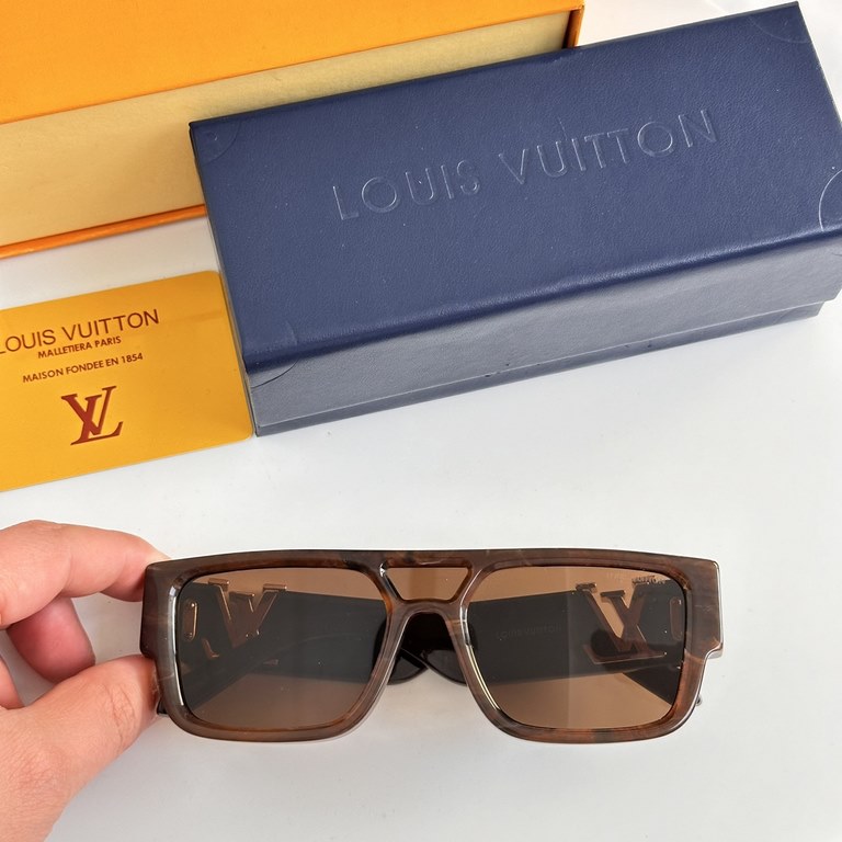 LOUIS VUITTO Louis Vuitton MODEL Z2088E