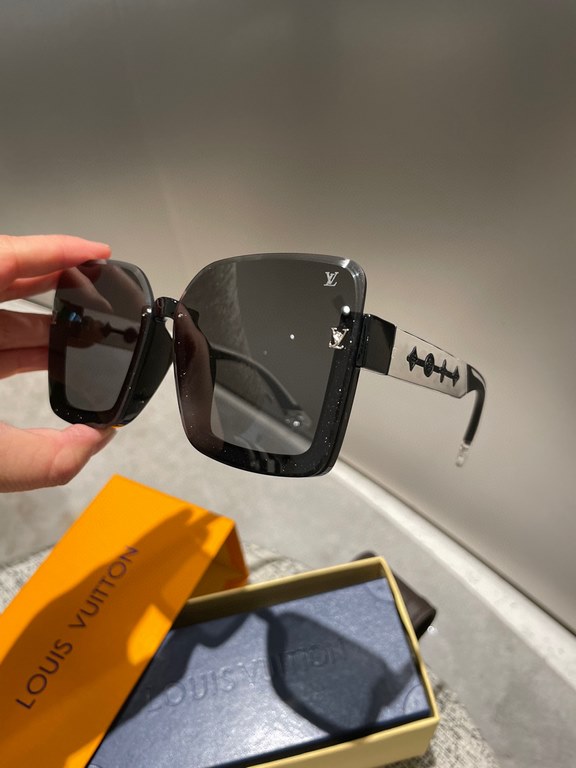 2023Lv New Model! New model shipping! New model shipment!Model 2215   Women's HD thickened nylon sunglasses     High quality TR-90 frames Fashionable and versatile!