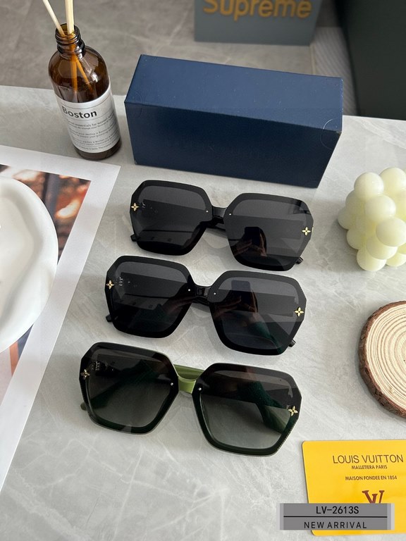 . [Louis Vuitton - LV . [Polaroid Resin Polarized Lenses] . [TR Frames Lightweight and Comfortable to Wear] . [size 57-16-148, ] . [  2023 new sunglasses to reduce the burden of glare, star models, blocking harmful light