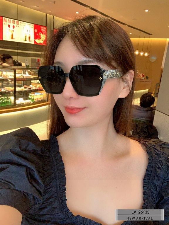 . [Louis Vuitton - LV . [Polaroid Resin Polarized Lenses] . [TR Frames Lightweight and Comfortable to Wear] . [size 57-16-148, ] . [  2023 new sunglasses to reduce the burden of glare, star models, blocking harmful light