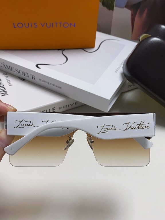 Lv Louis Vuitton 2024 new model model metal square one-piece large frame sunglasses women men universal fashion sun shading sunglasses silver film