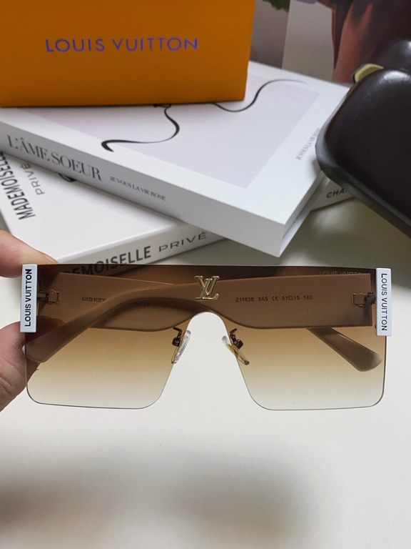 Lv Louis Vuitton 2024 new model model metal square one-piece large frame sunglasses women men universal fashion sun shading sunglasses silver film