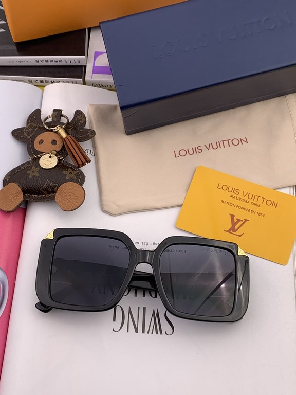 lv large frame sunglasses sunglasses classic box design, not pick face type, whether with a coat or dress are very temperament prevention UV Model Model L9147