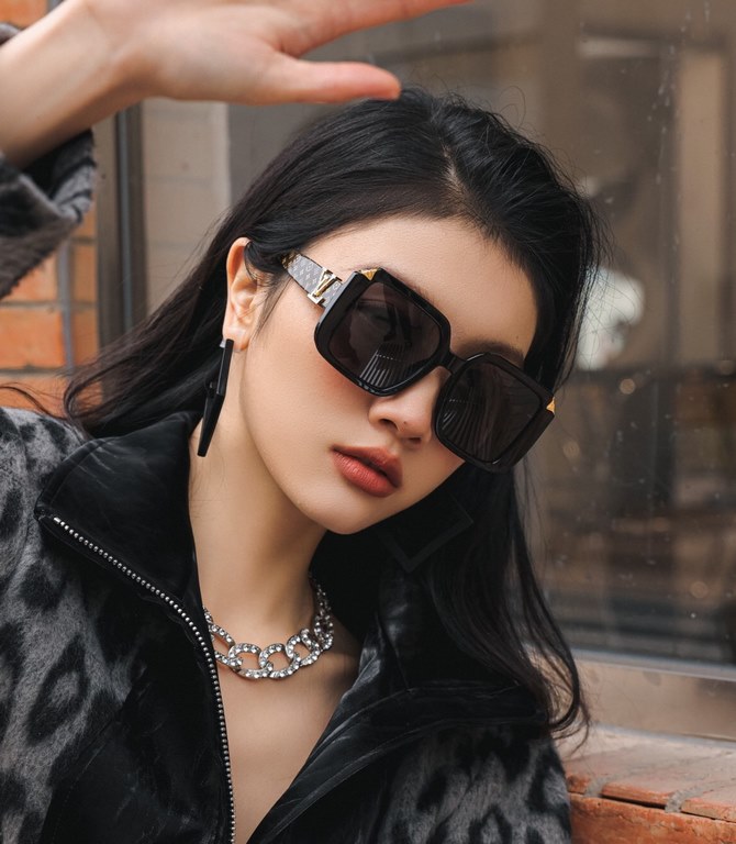 lv large frame sunglasses sunglasses classic box design, not pick face type, whether with a coat or dress are very temperament prevention UV Model Model L9147