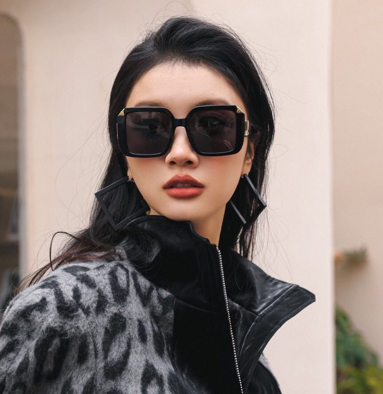 lv large frame sunglasses sunglasses classic box design, not pick face type, whether with a coat or dress are very temperament prevention UV Model Model L9147