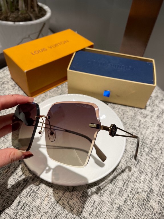 P high version hd nylon polarized sunglasses2024 New lv! New model shipping! New model shipment!Model 3304#DESCRIPTION Women's high-definition nylon polarized sunglasses     High-quality rimless TR-synthetic frames Fashi